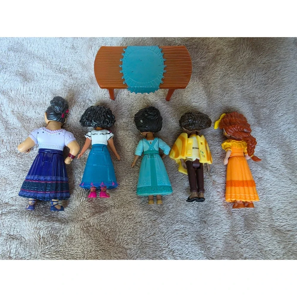 Disney Encanto Madrigal Family Small Doll Set Mirabel Luisa Julieta Camilo Pepa